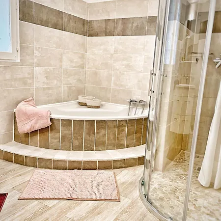 Villa Au Calme A Sanary, Climatisee, Avec Piscine *