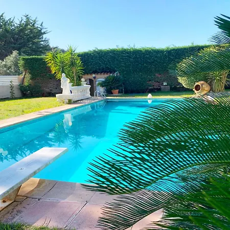 Au Calme A Sanary, Climatisee, Avec Piscine